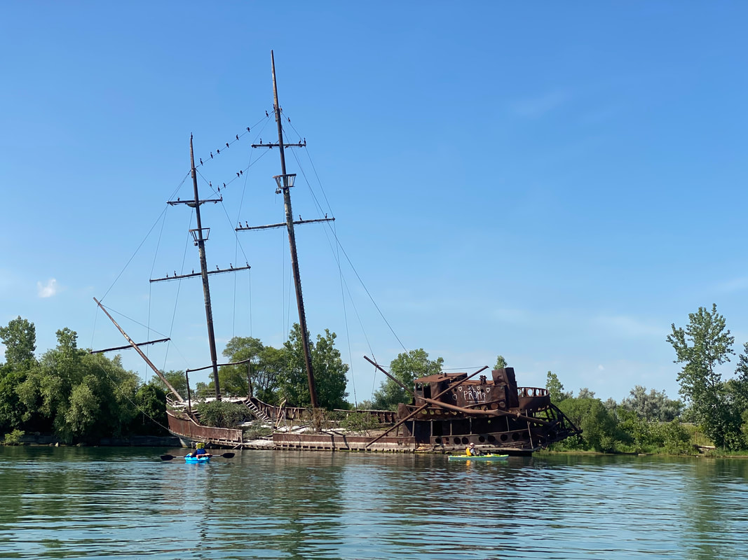 Kayak Jordan Harbour, Old pirate ship, abandoned ship wreck, QEW, Lake Ontario